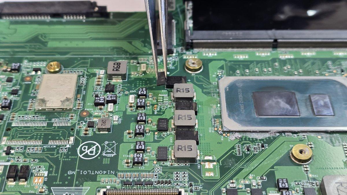 Пайка компонентов на материнской плате